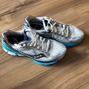 Saucony triumph 10 running shoe size 7.5